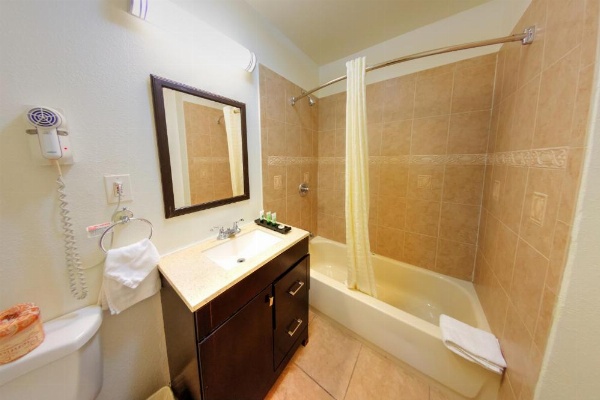 Palm Tropics Motel image 24